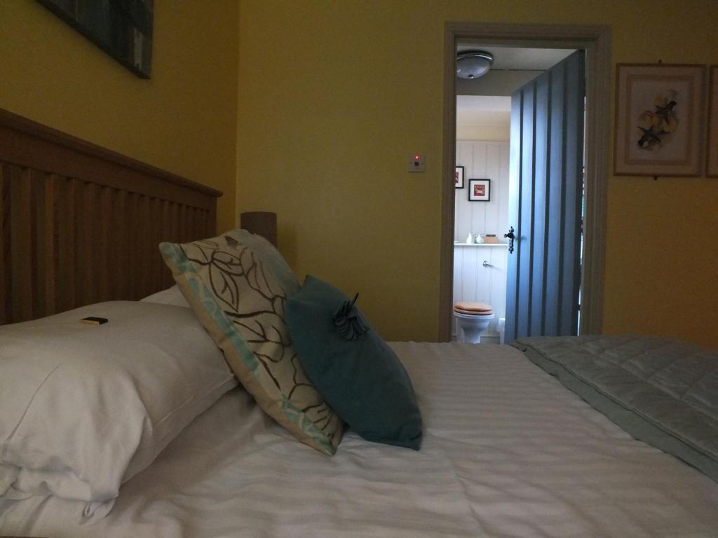 The White Horse Inn Canterbury Room photo