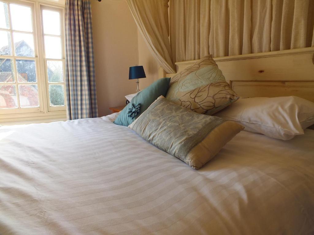The White Horse Inn Canterbury Room photo